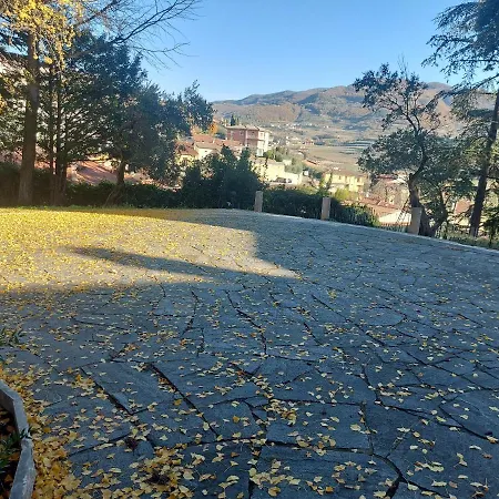 Giardino Del Lago Adiacente Ospedale Negrar